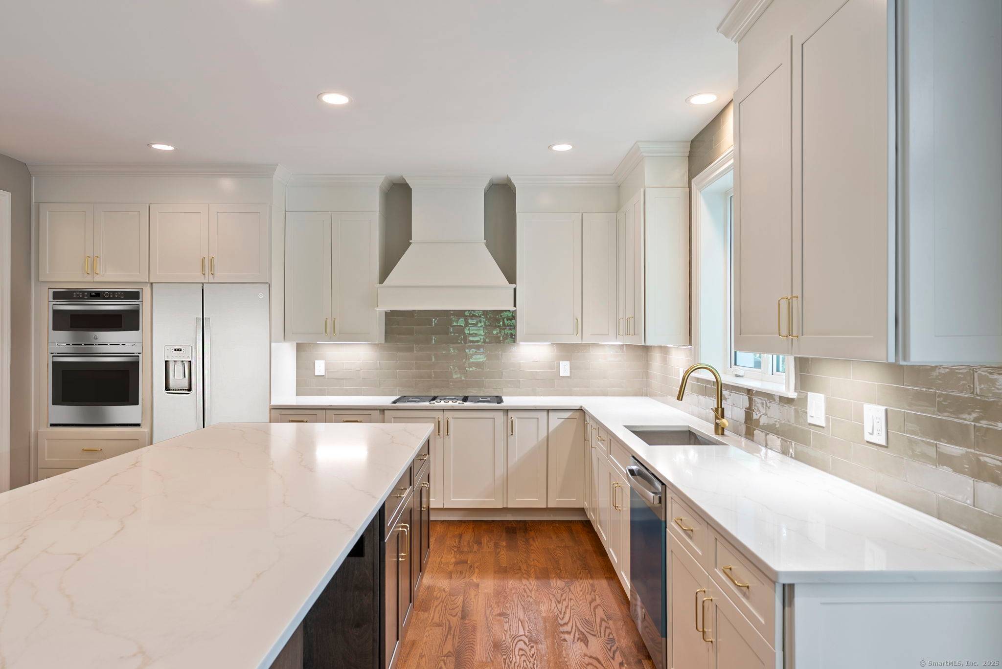 1451 Diamond Lake Road Located in one of Glastonbury's premier neighborhoods, this 4 bedroom, 3.
