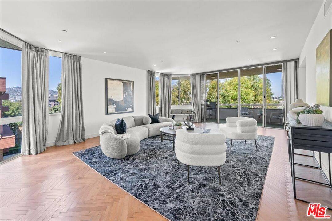300  N Swall Dr 2BR Beverly Grove La