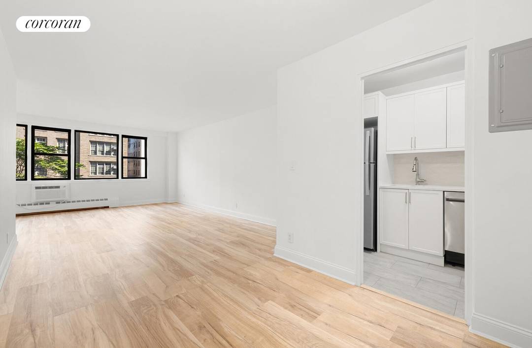 Gramercy Glamour, Move In Ready Step into serenity in the heart of Gramercy Park.
