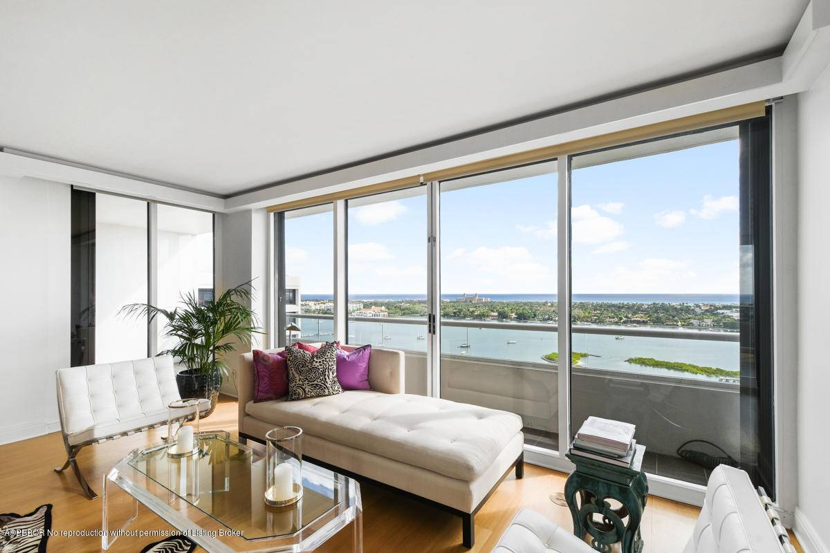 Beautiful double unit ; meticulously maintained.