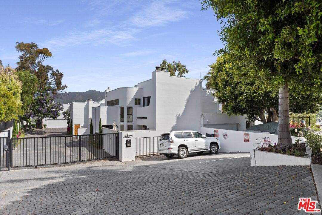 29221 Heathercliff Rd 3BR Malibu La