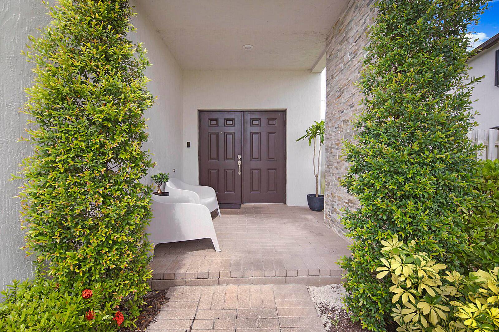 Move In Ready ! ! Newer 4 bed, 3.