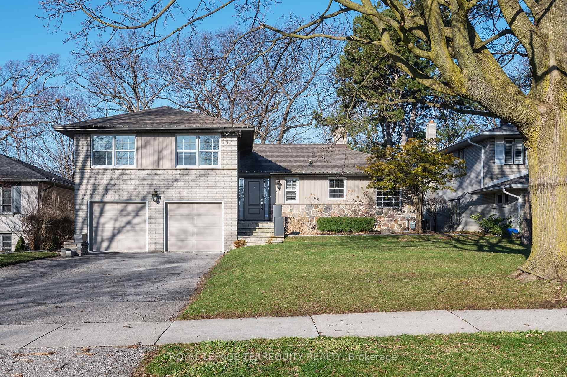 Tranquil Hampshire Heights Ravine Backing onto Mimico Creek and Parkland.