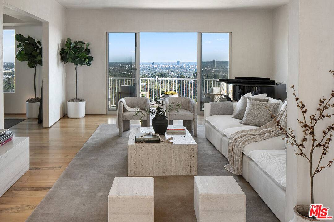 7882   Fareholm Dr 4BR Hollywood Hills East La