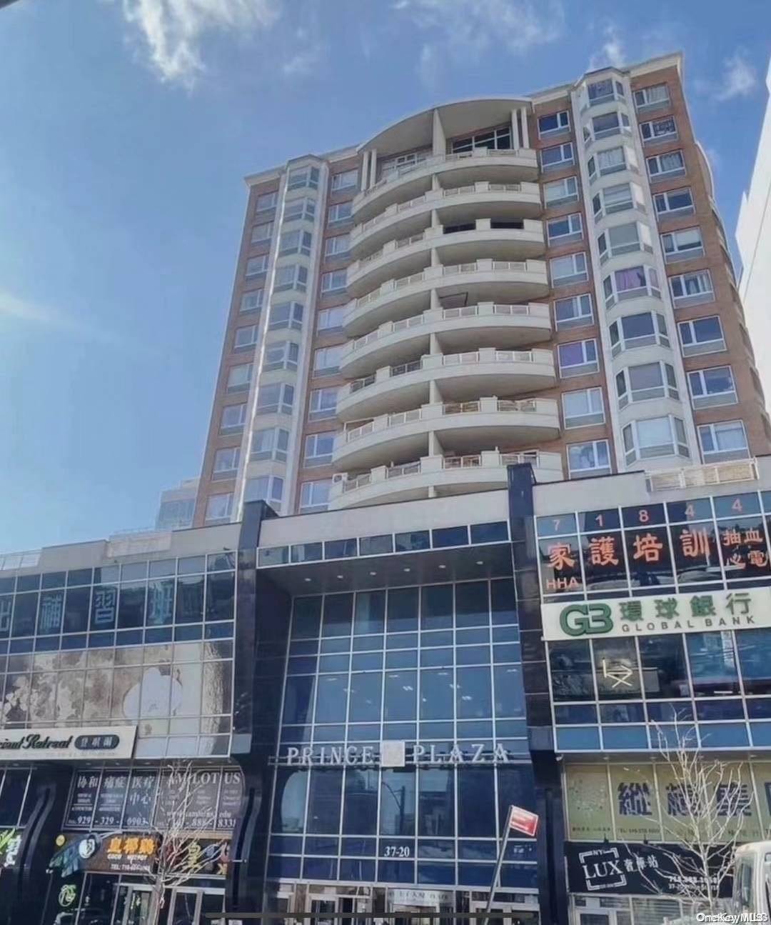 Downtown Flushing higher floor condo with 2 bedrooms, 1 bathroom plus a balcony with great view.