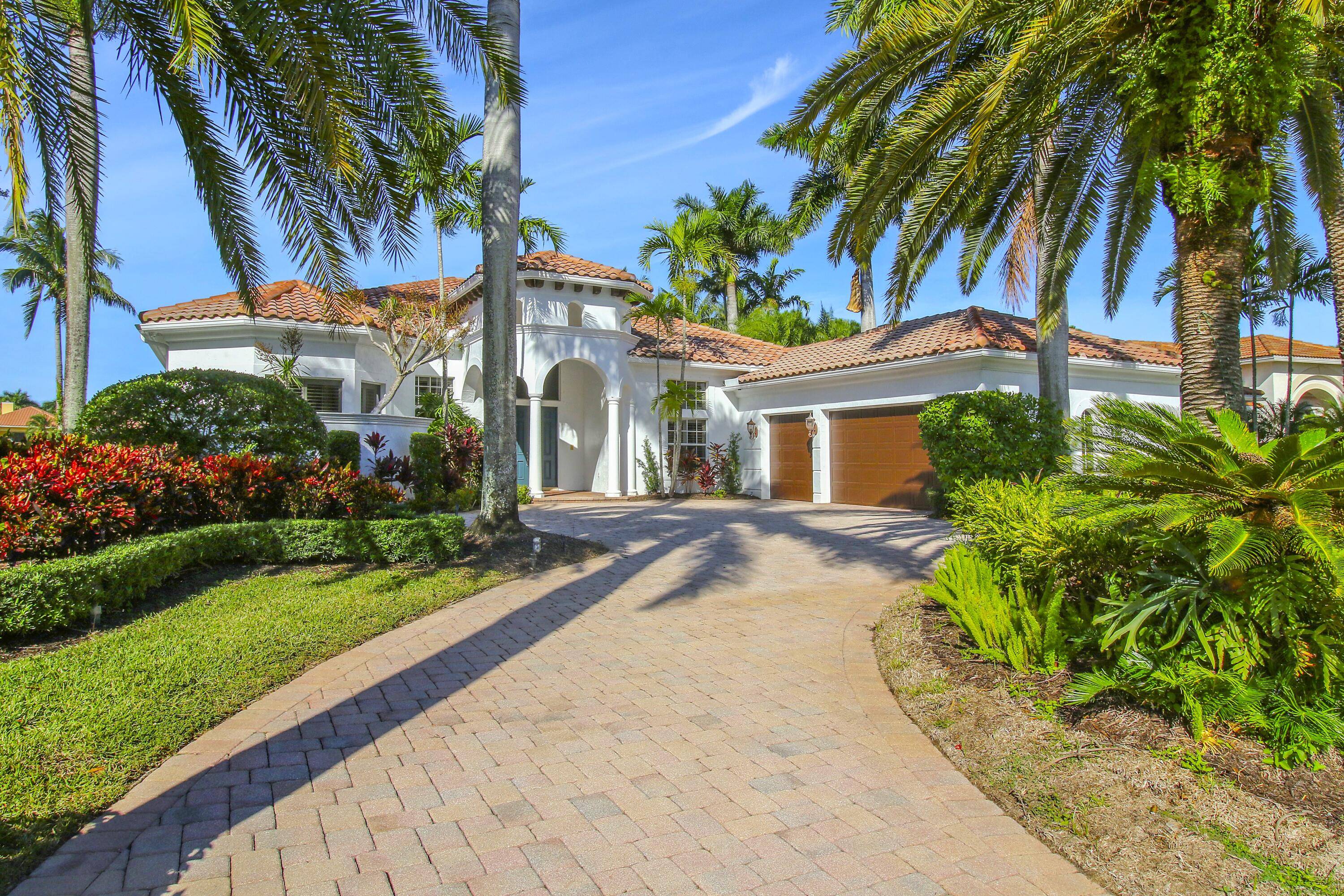 Nestled on nearly a half acre estate lot with picturesque sunset, golf and lake views, 1186 Breakers West Blvd features over 3, 600 SF of open and expansive living space ...