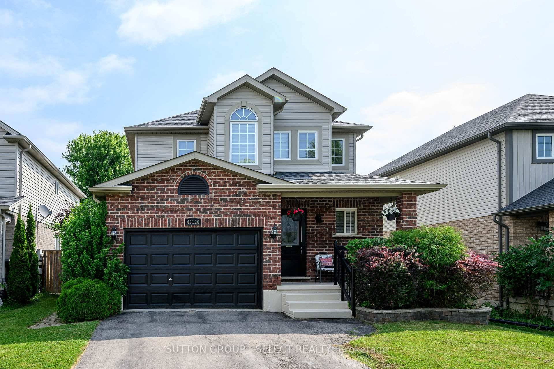 The perfect family home awaits in New Lynhurst, Central Elgin !