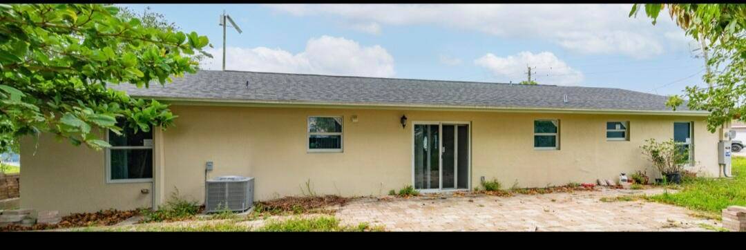 come see this newly renovated 6 beds 3 baths home ready for your stay.