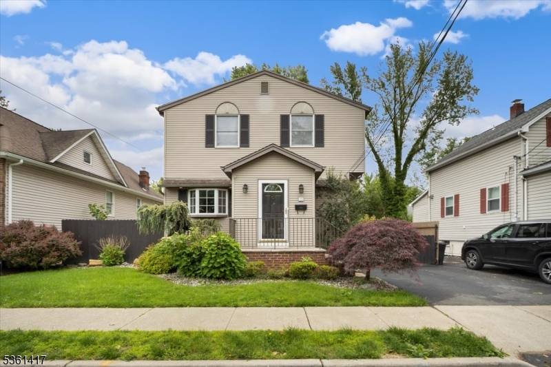 Simply lovely ! Welcome to 35 Glendale, a home full of heart.
