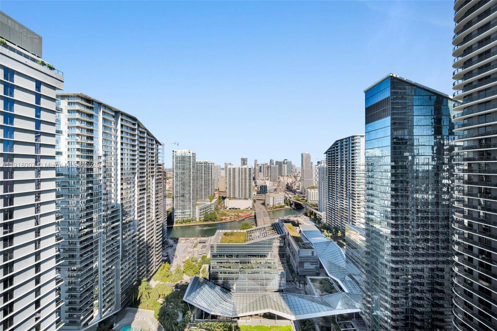 This beautifully updated 1 bedroom, 1.