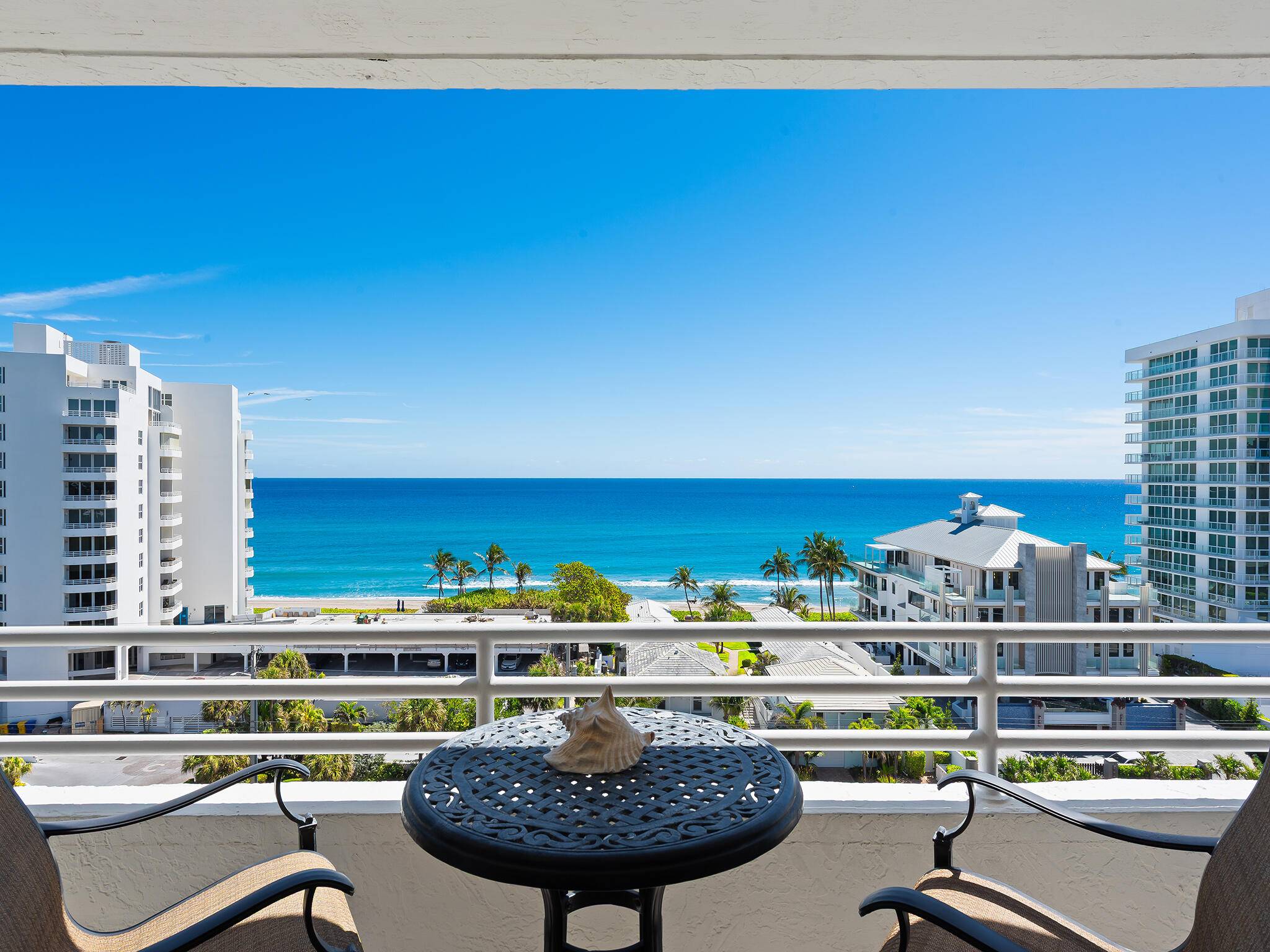 Fantastic views ! Great Floorplan 2 bedrooms plus den 3rd dining area flex space ; 2 balconies !