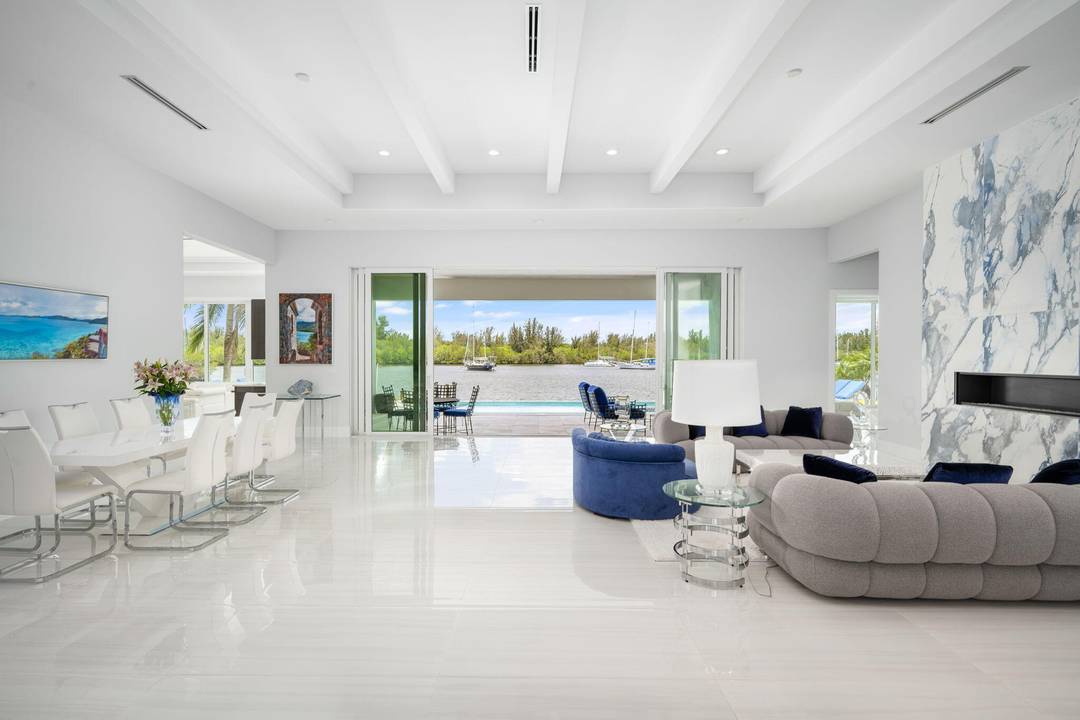 Luxury riverfront living in Vero Beach !