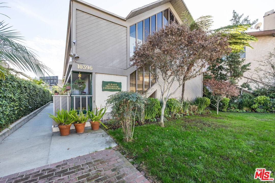 10396   Almayo Ave 3BR La