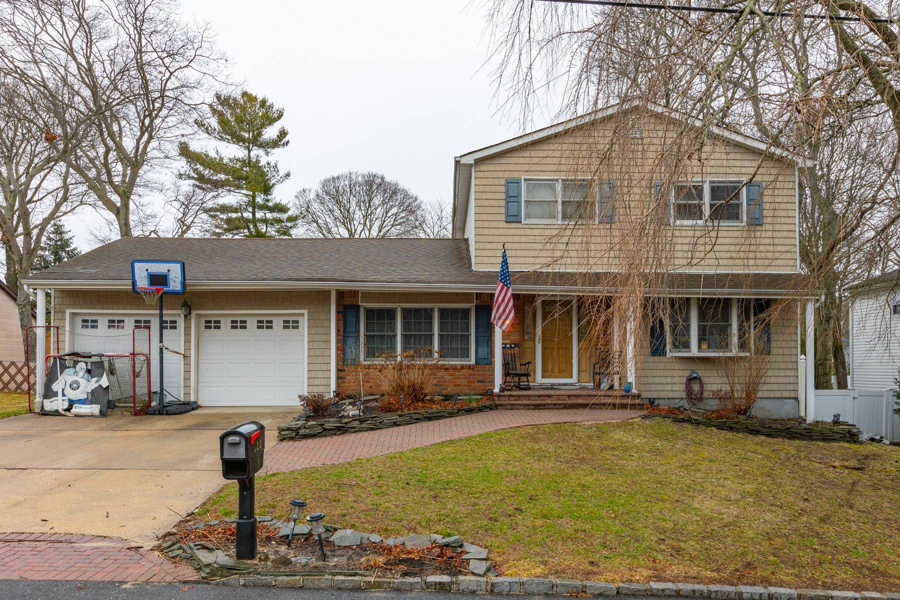 Spacious Colonial in Sachem School District Pet Friendly amp ; Full of Potential !