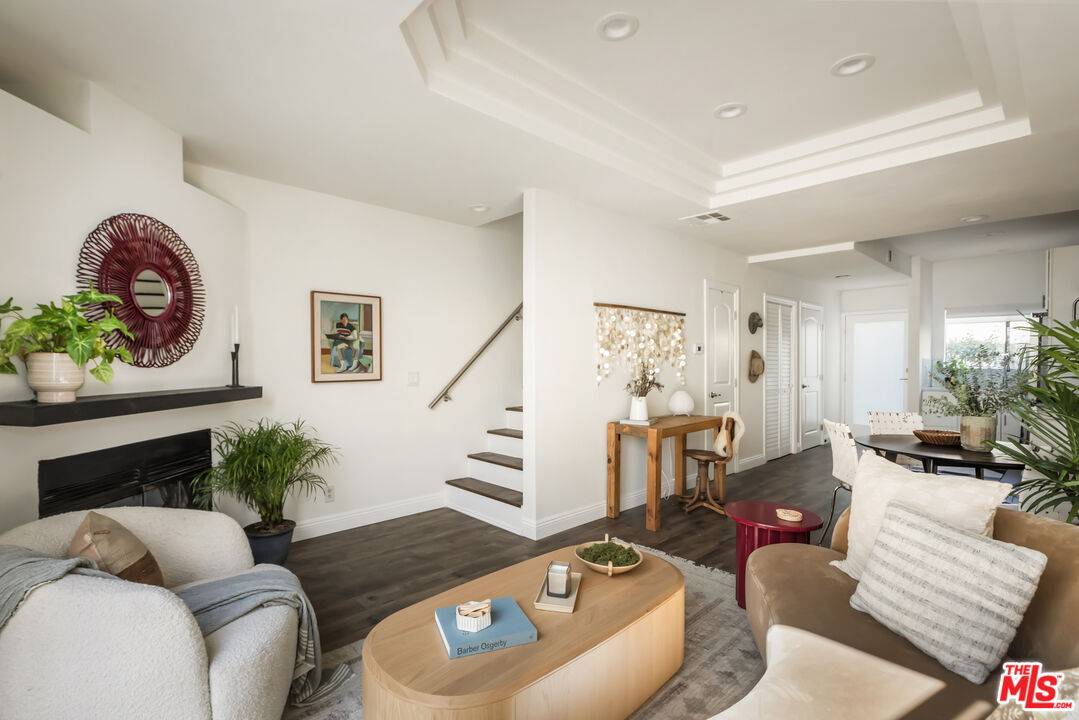 2500   Abbot Kinney Blvd 2BR Marina Del Rey La