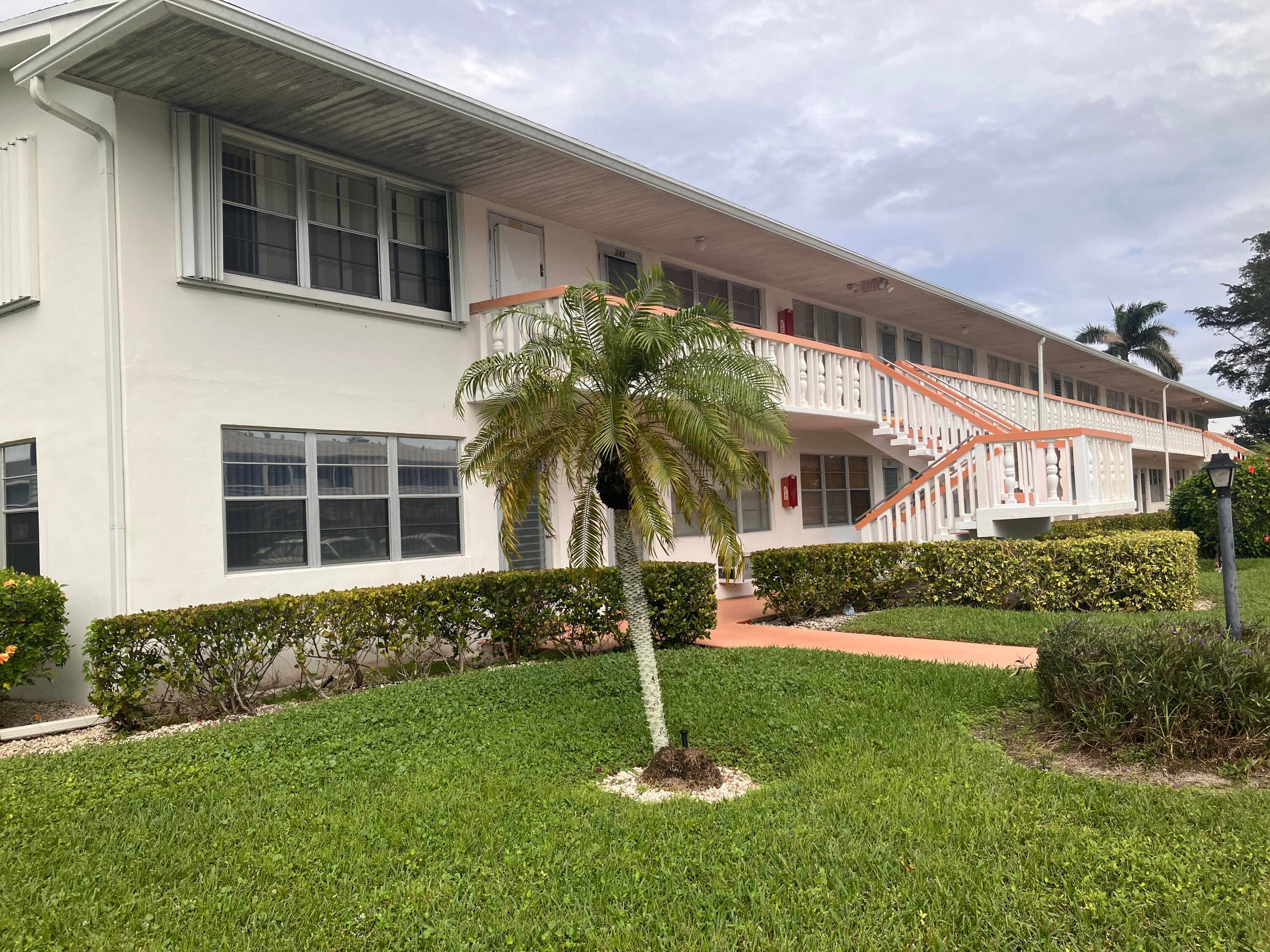 Here is the 1st floor, corner unit you have been looking for !