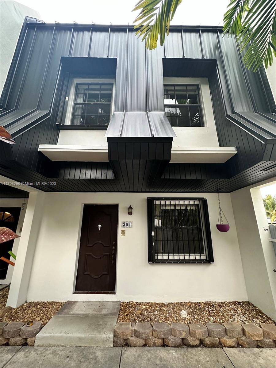 Charming 2 bed, 2. 5 bath townhome near University of Miami.