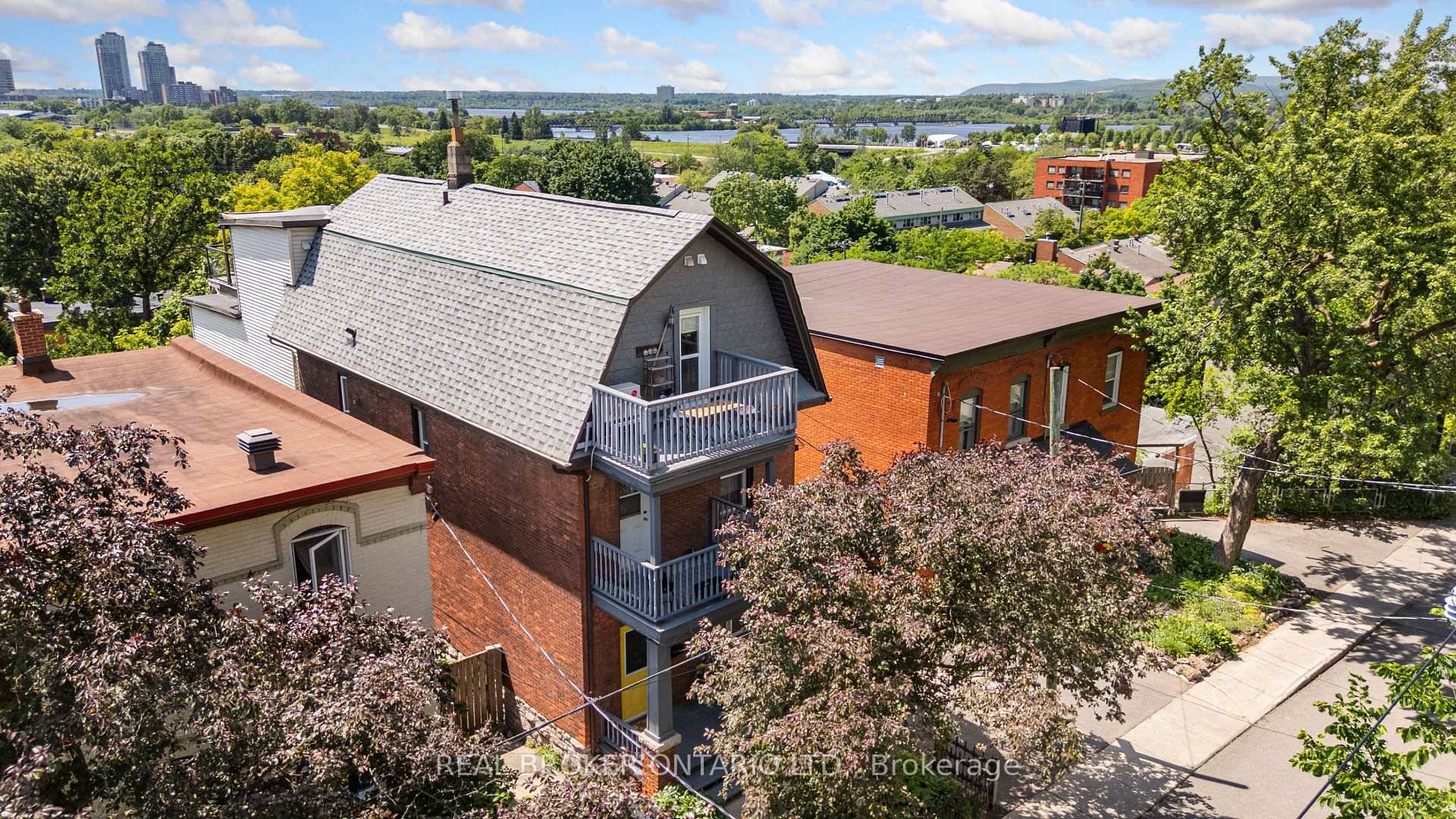 Welcome to 72 Upper Lorne Place, an impeccably maintained triplex perched on Nanny Goat Hill in the heart of Ottawas vibrant Chinatown.