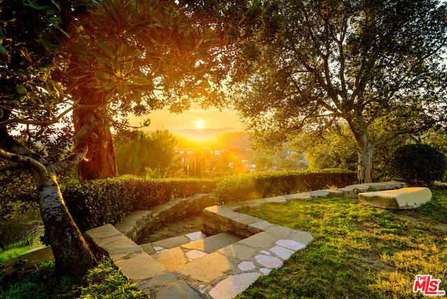 2601   Summitridge Dr Beverly Hills Post Office | B.H.P.O. LA