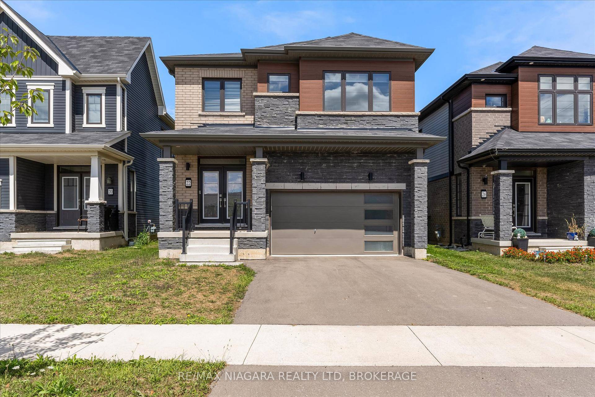 Shows like a model home with no rear neighbours !