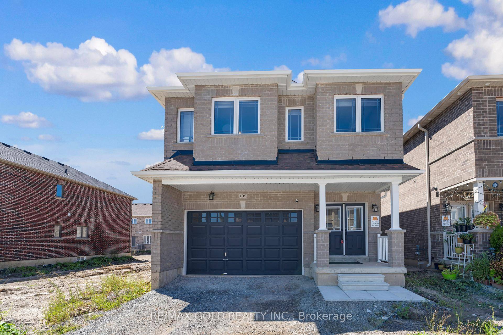 ARTISAN RIDGE GOLDSMITH MODEL FEATURES 4 LARGE BEDROOMS, 3 AND A HALF BATHROOMS WITH ALL BEDROOMS HAVING ENSITE OR ENSUITE PRIVLEDGE.