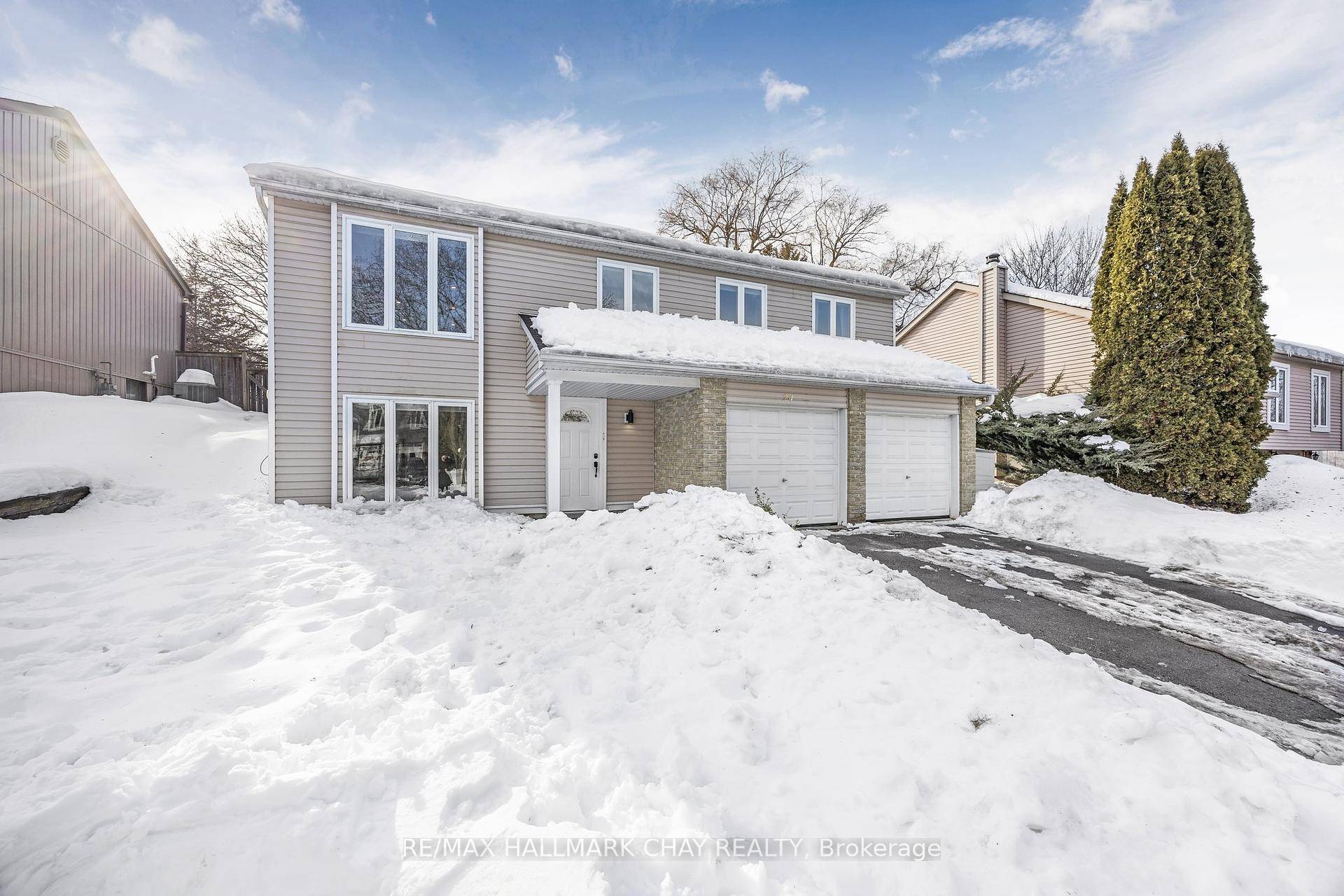 Fully renovated bungalow in the heart of Holland Landing !
