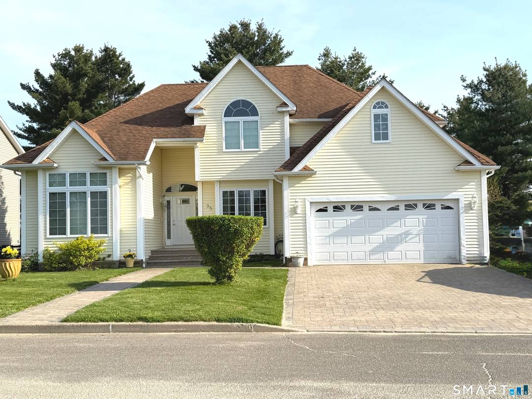 Welcome home to this Beautifully maintained Colonial located in the Emerald Pines neighborhood !