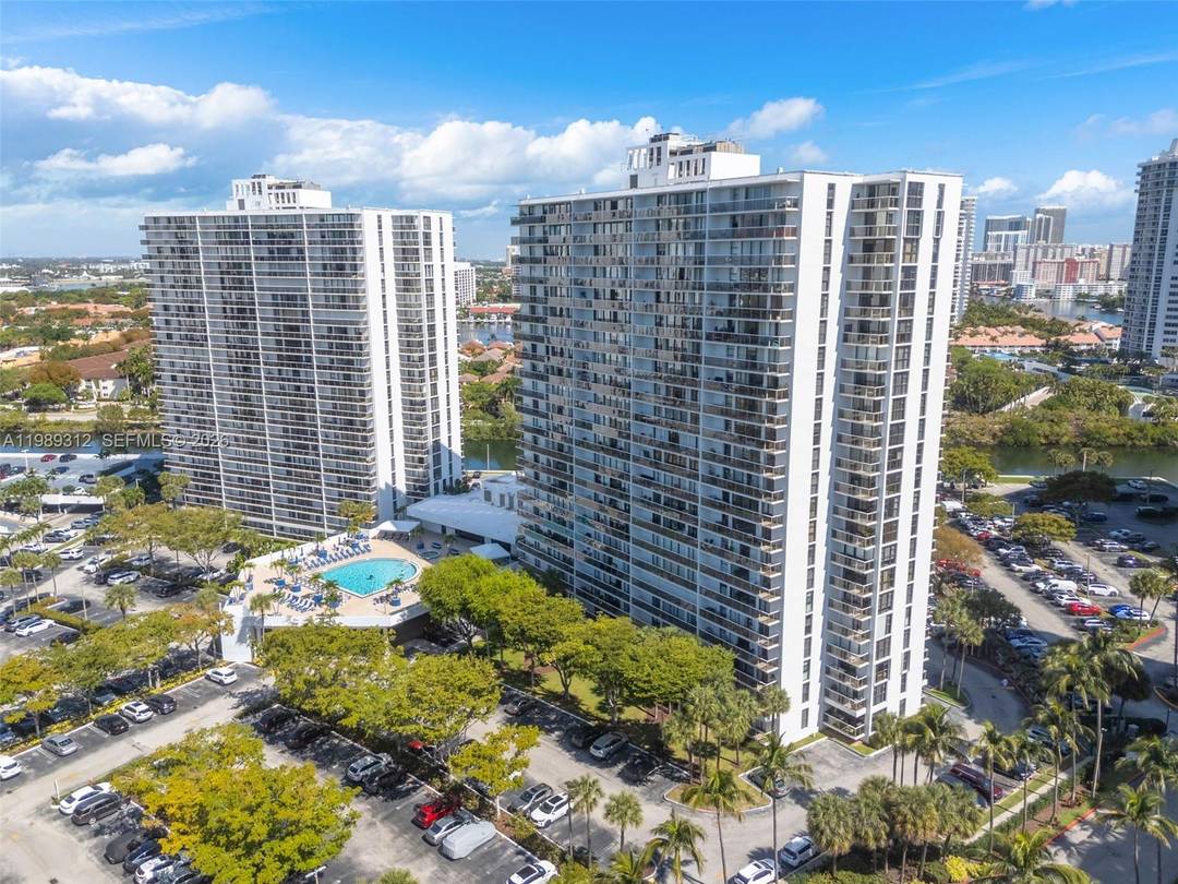 Stunning legal 3 bedroom, 3 bath residence offering 1, 465 SF in the heart of Aventura.