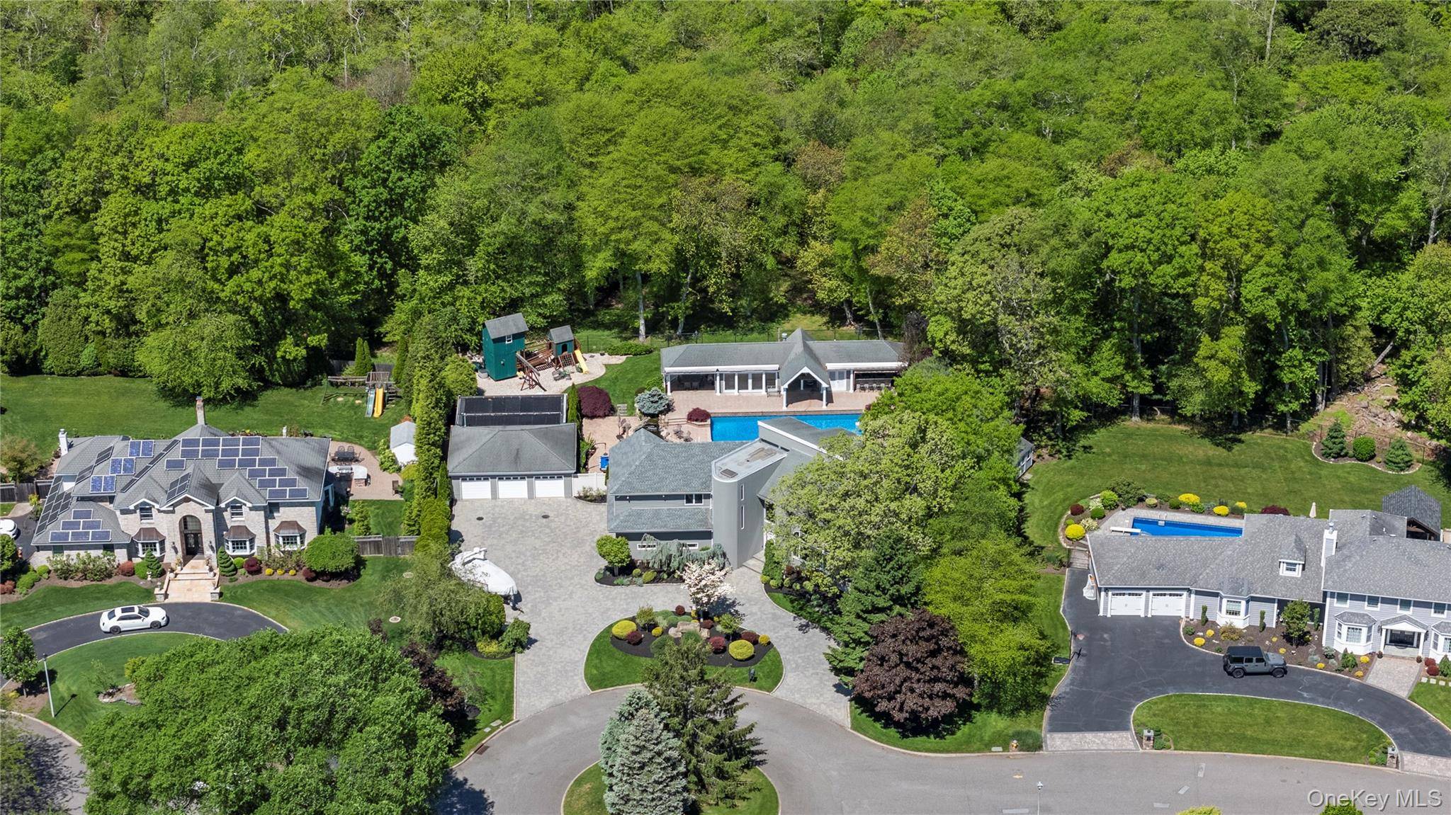 Ultimate Entertainer s Retreat in Coveted Deer Run Estates !