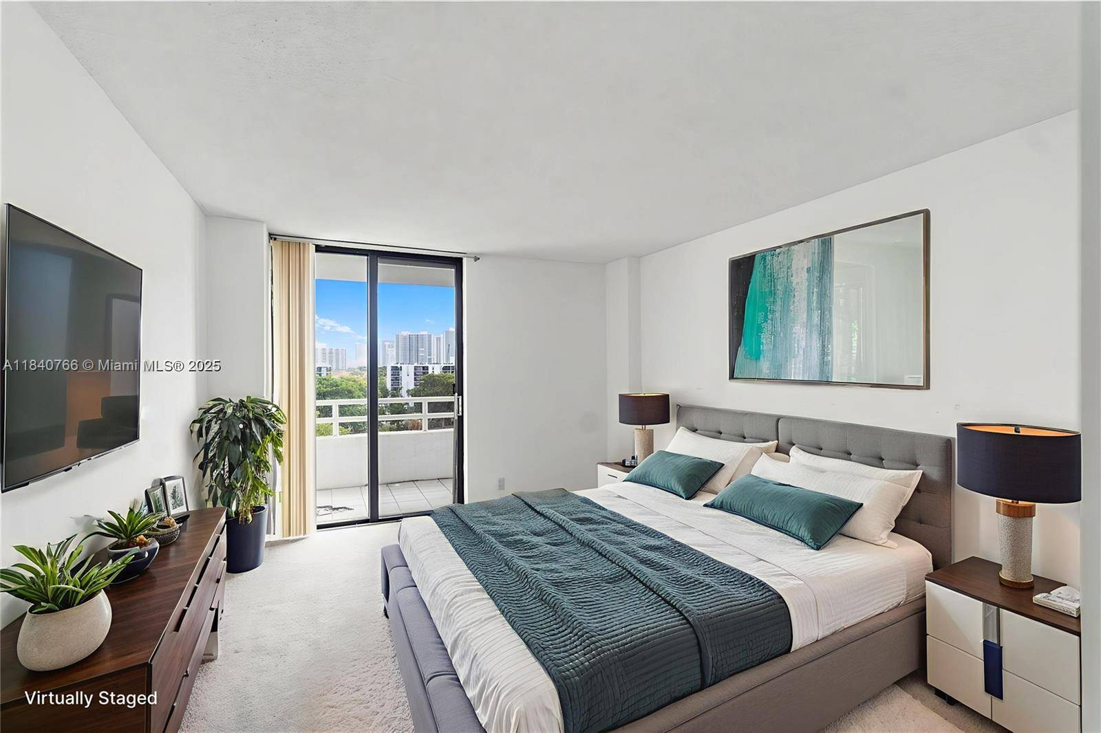 Spacious condo ideally located inside the exclusive Turnberry Golf Course in the heart of Aventura.