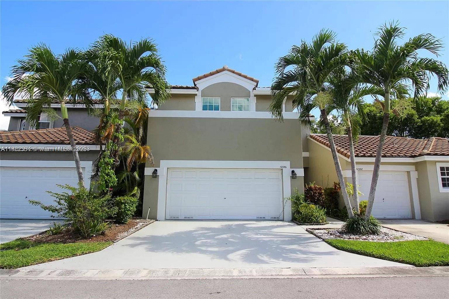 Welcome to your dream home in Coral Springs !