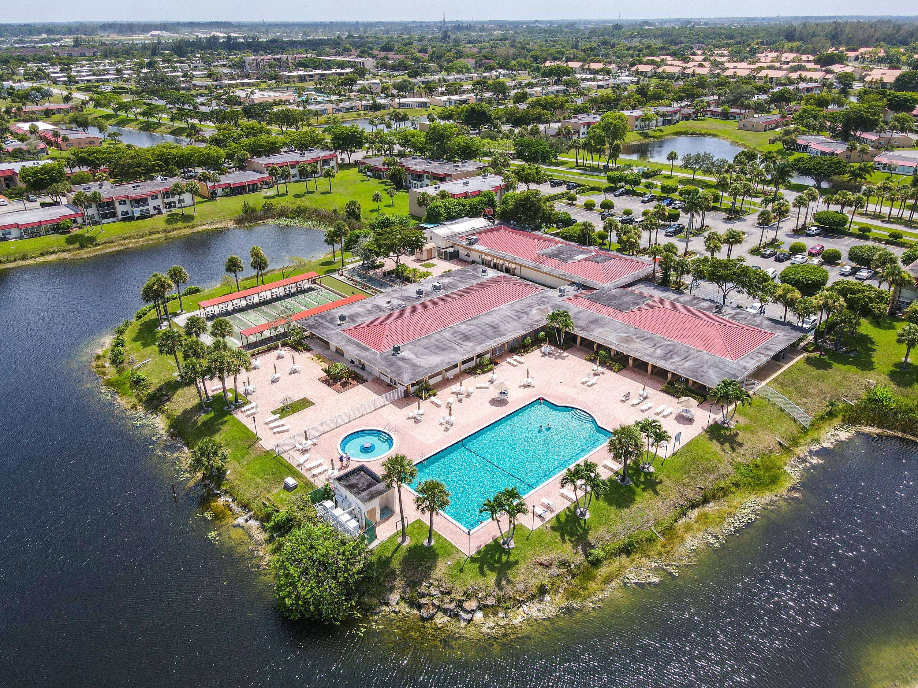 Enjoy Florida Living in this Charming 55 Lakefront Condo !