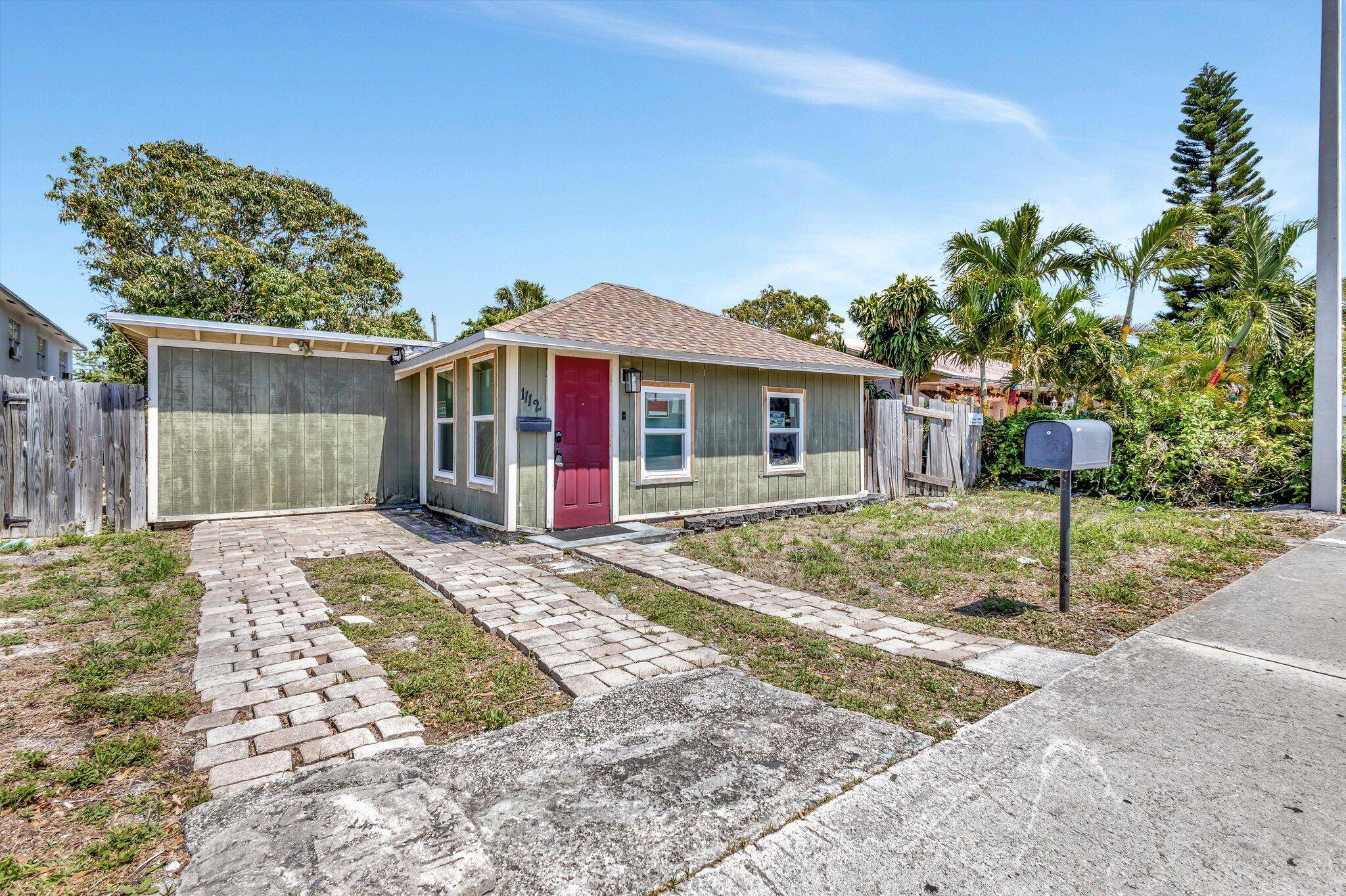 Investment Opportunity in Lake Worth Priced to Sell !