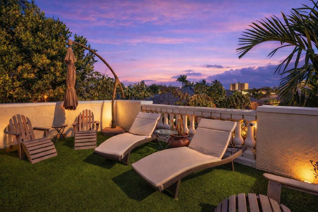 4 bed, 4 bath, 2, 774 sq ft Victoria Park townhome with private pool amp ; rooftop terrace in an amazing location.