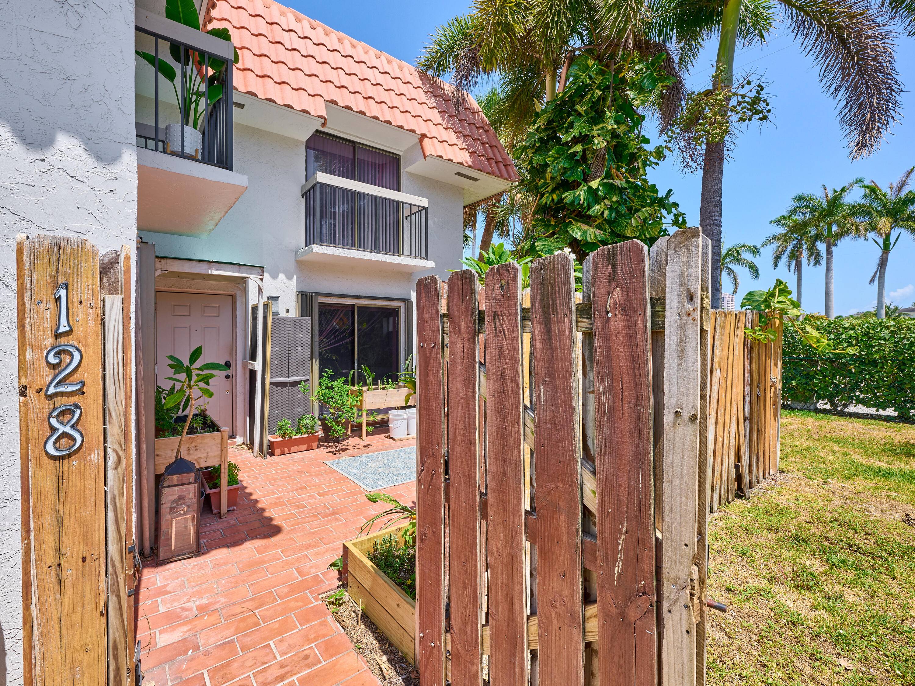 Welcome to a hidden gem in the heart of Boca Raton a spacious 2 bedroom, 2.