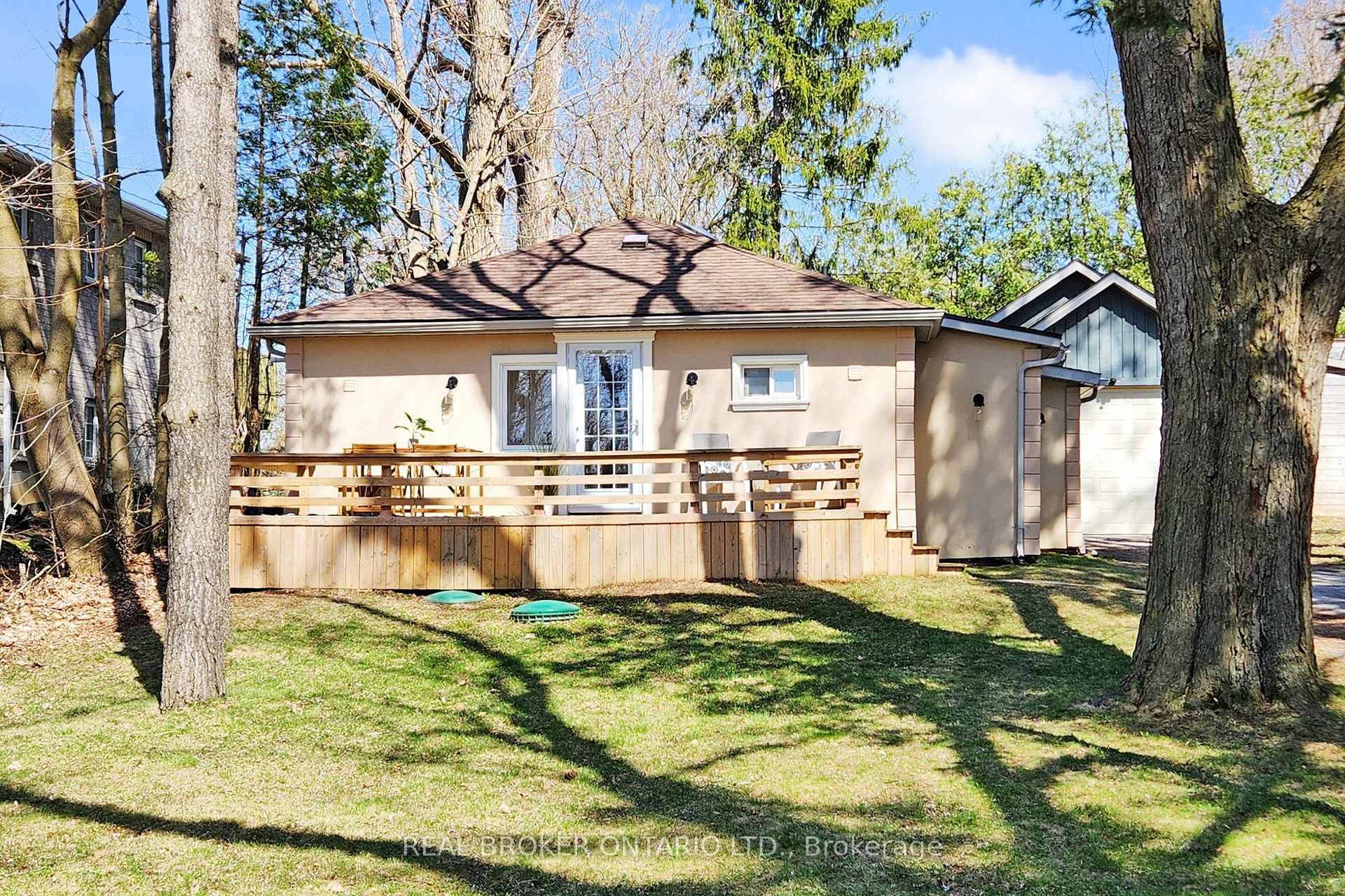Cozy Bungalow with Lake Views Welcome to Your Rural Stouffville Retreat !