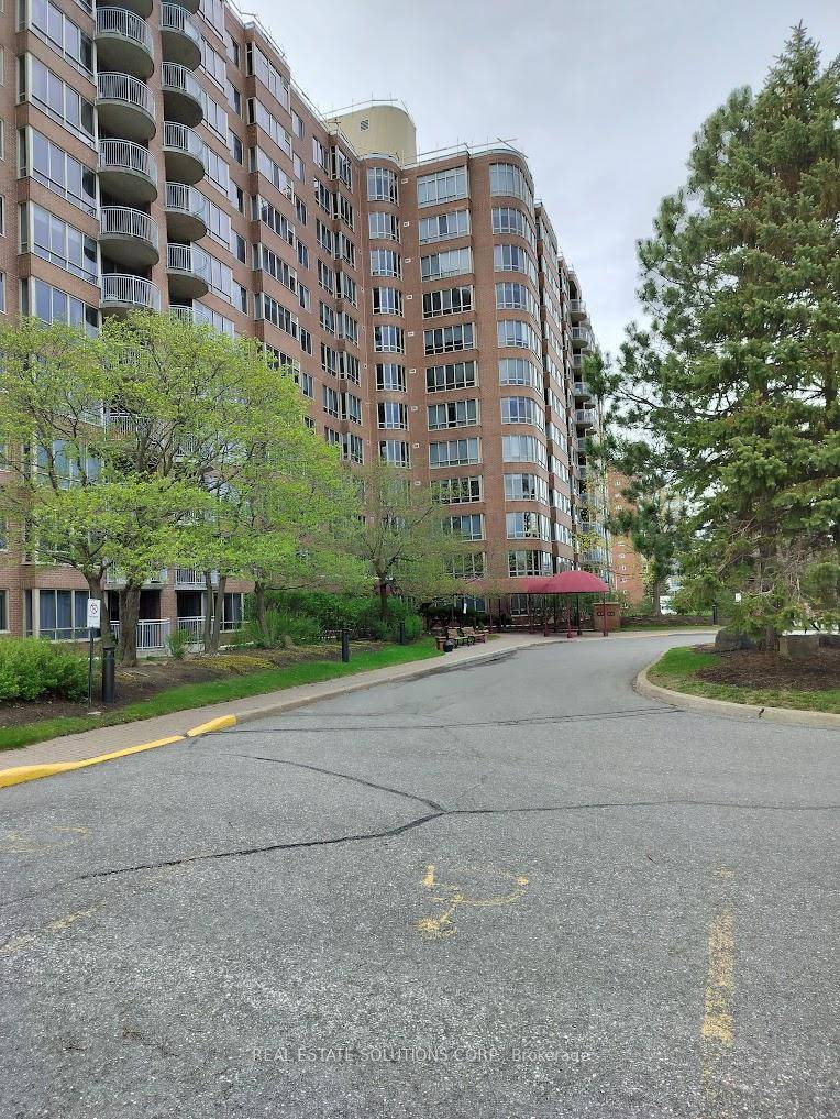 Welcome to unit 214 100 Grant Carman Drive, your charming next owned home in the sought after area of Merivale amp ; Viewmount.