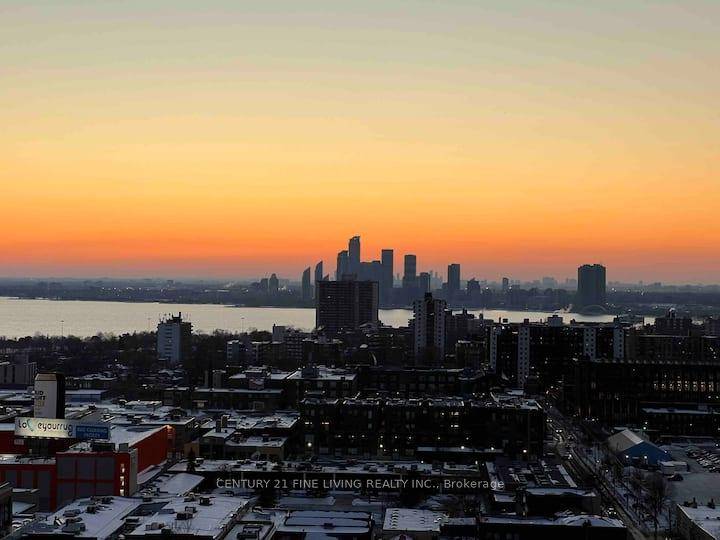 Beautiful Large 1 Den, 2 Floor Loft Style In Liberty Village With Lots Of Natural Light.