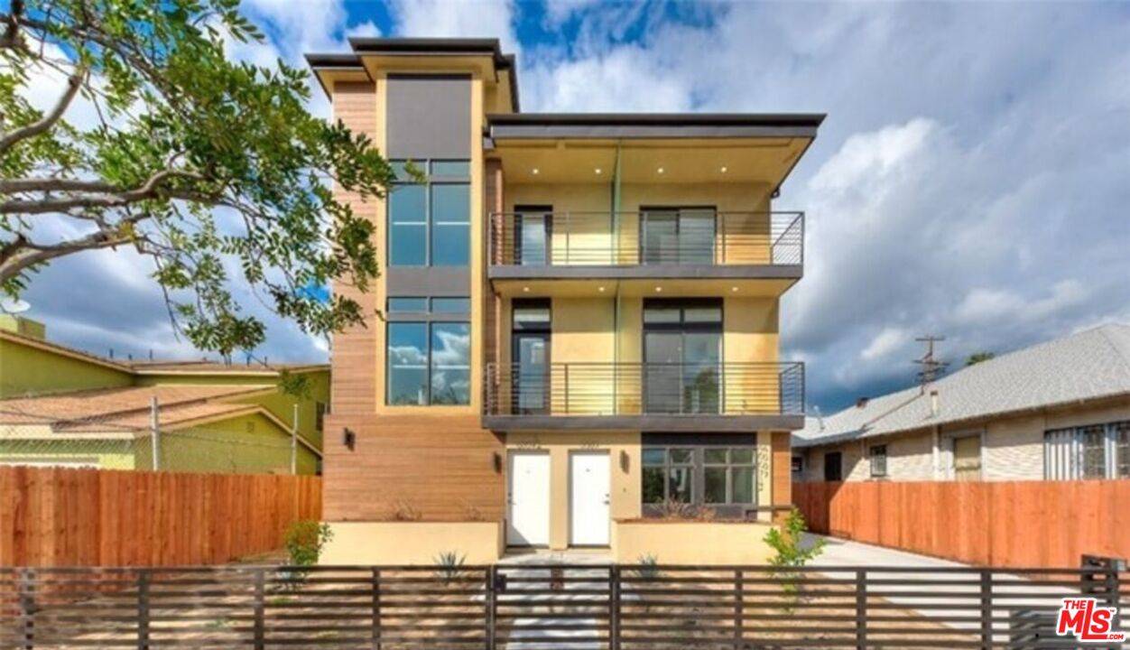 6007   Barton Ave 10BR Hancock Park La