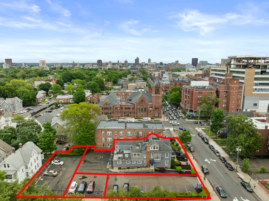 Prime 6000 SQ FT commercial office building that sits on a rare.