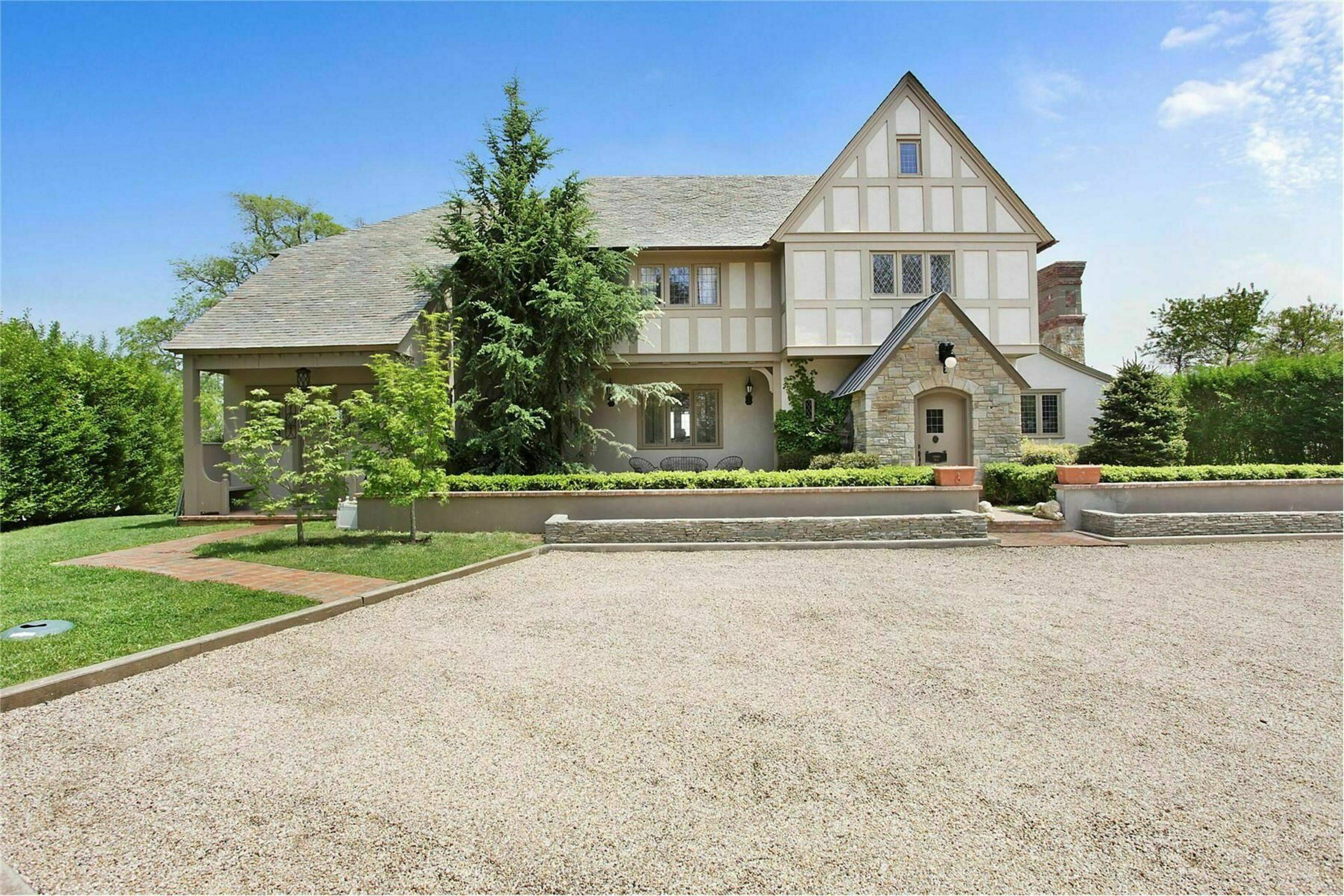 Montauk Home Bordering Golf Course 