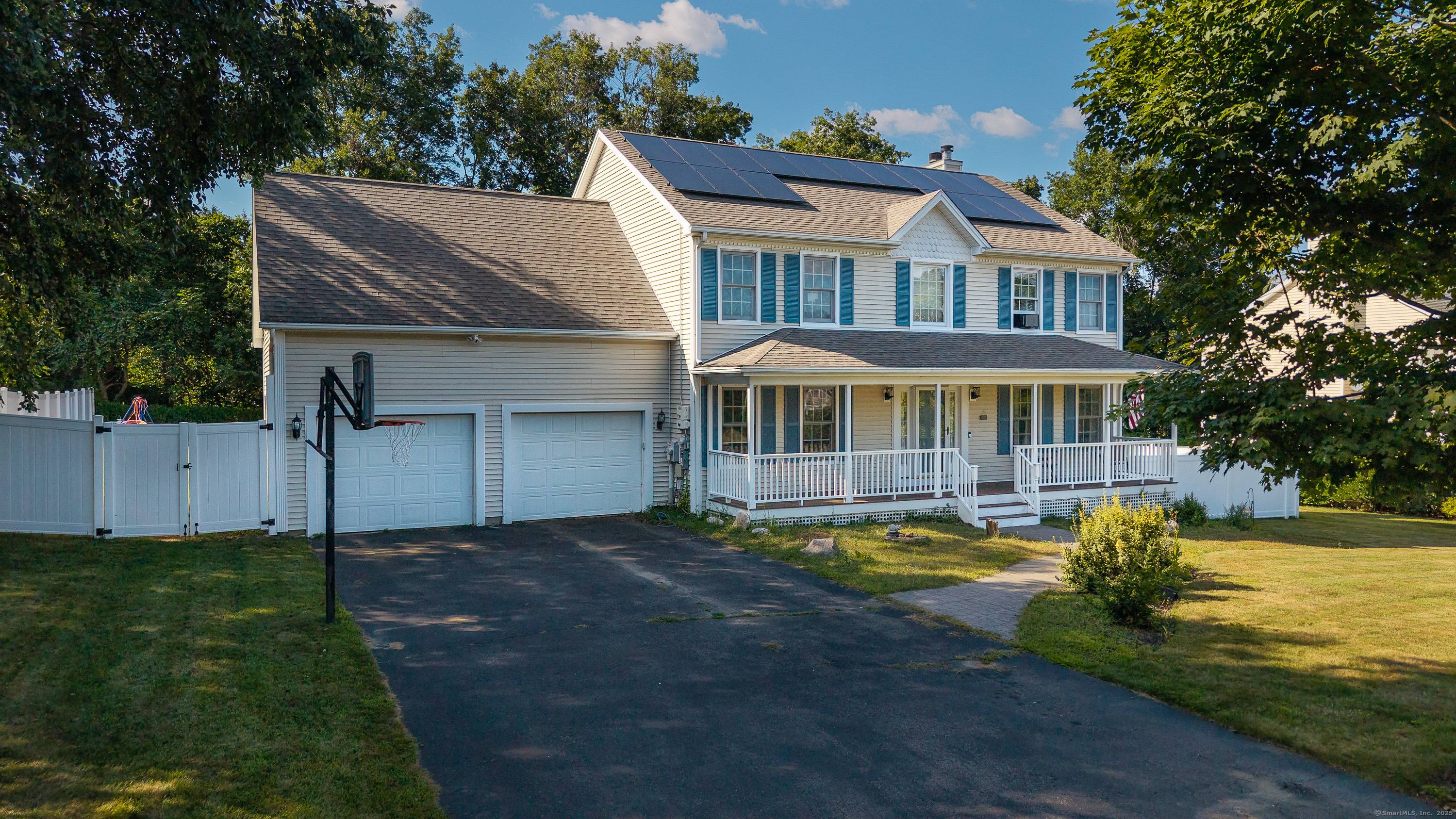 Welcome to this stunning 4 bedroom, 2.