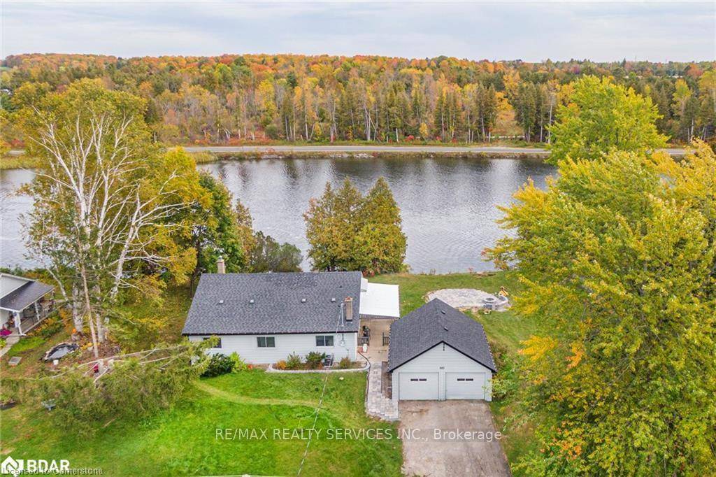 Stunning Renovated Home On The Otanabee River Waterfront !