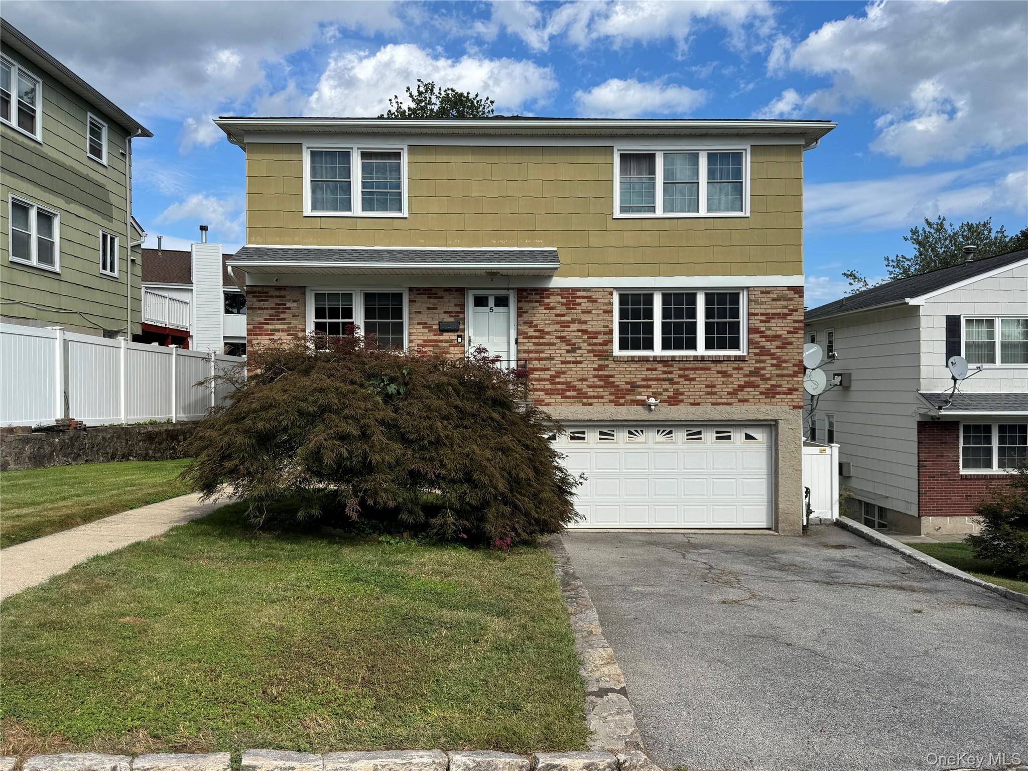 Great 3 bedroom apartment on the first floor in Harrison on a quiet dead end street close to all.