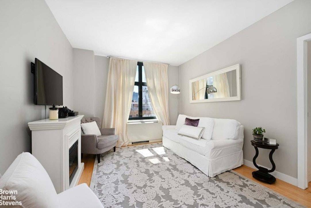 Sundrenched Junior one 1 bedroom 1 bath home with a lot of Eastern light.
