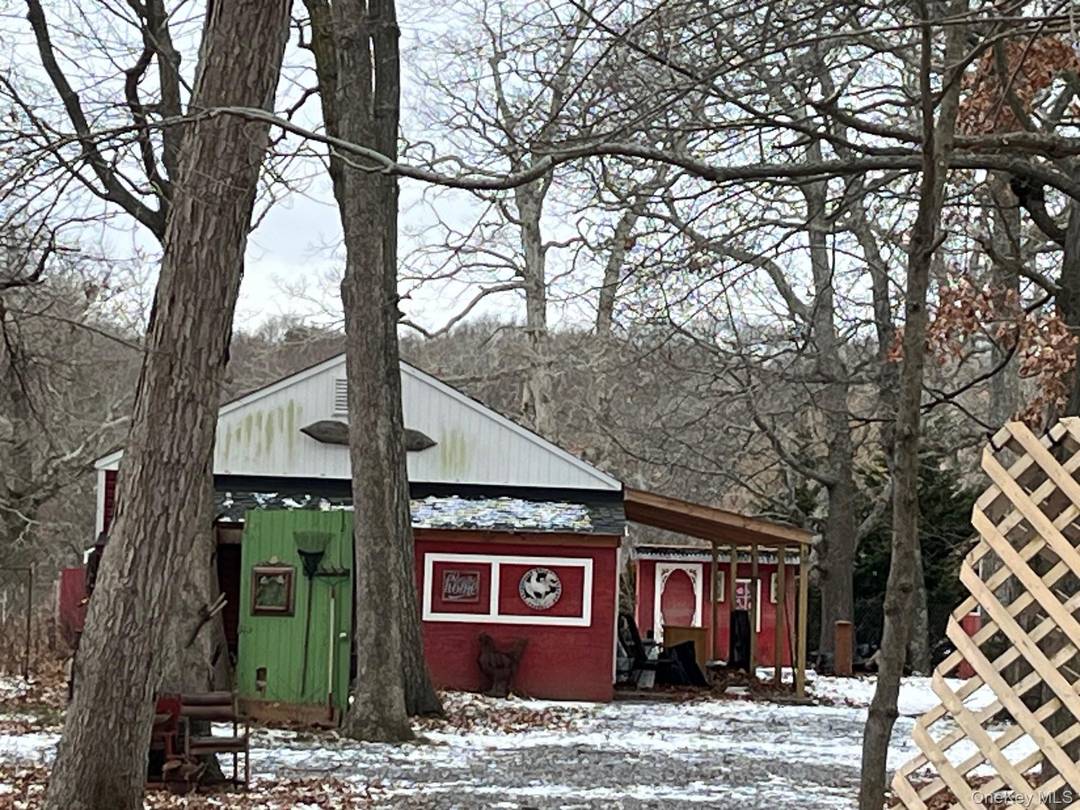 RARE YEAR ROUND RENTAL AVALABLE Craftsman Cottage on 2.