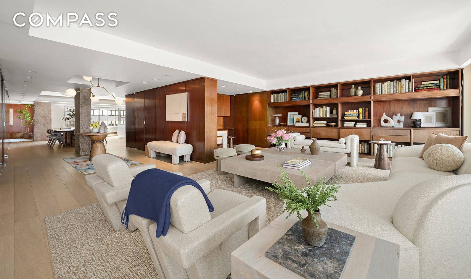 This duplex residence located on the 32nd and 33rd floors of The Plaza Tower, a prestigious white glove cooperative on East 60th Street offers sweeping panoramic views and an abundance ...