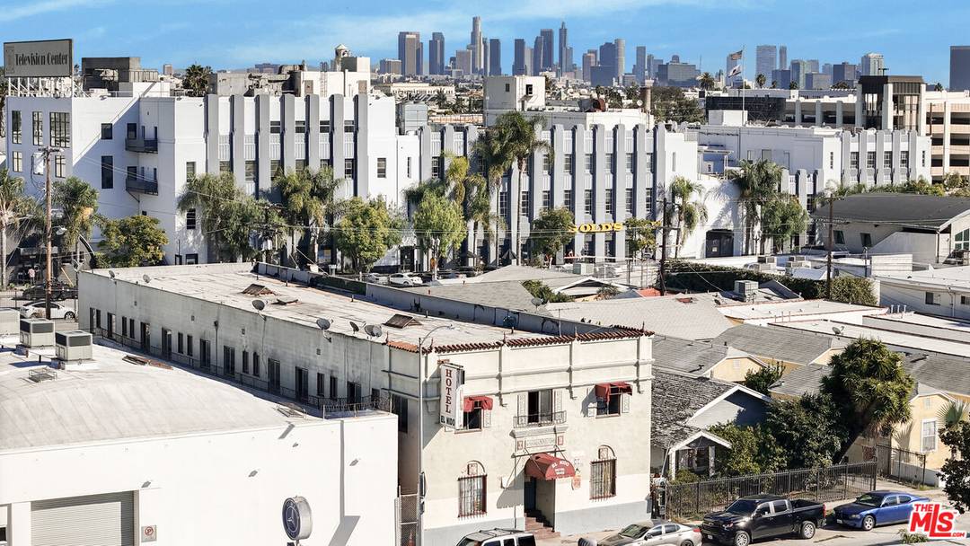 1042 Wilcox Ave 38BR Hancock Park La