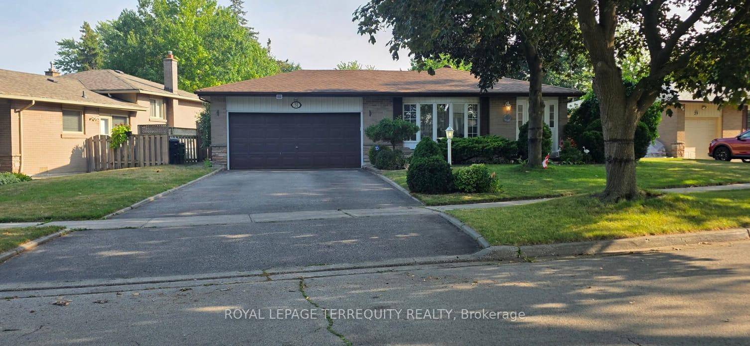 Bright, Beautiful And Very Clean, Spacious Detached Home In The Beautiful Seven Oaks, Hardwood amp ; Ceramics Tiles Throughout, Crown Molding, Granite Counter Tops, Stain Less Still Appliances, Build in ...