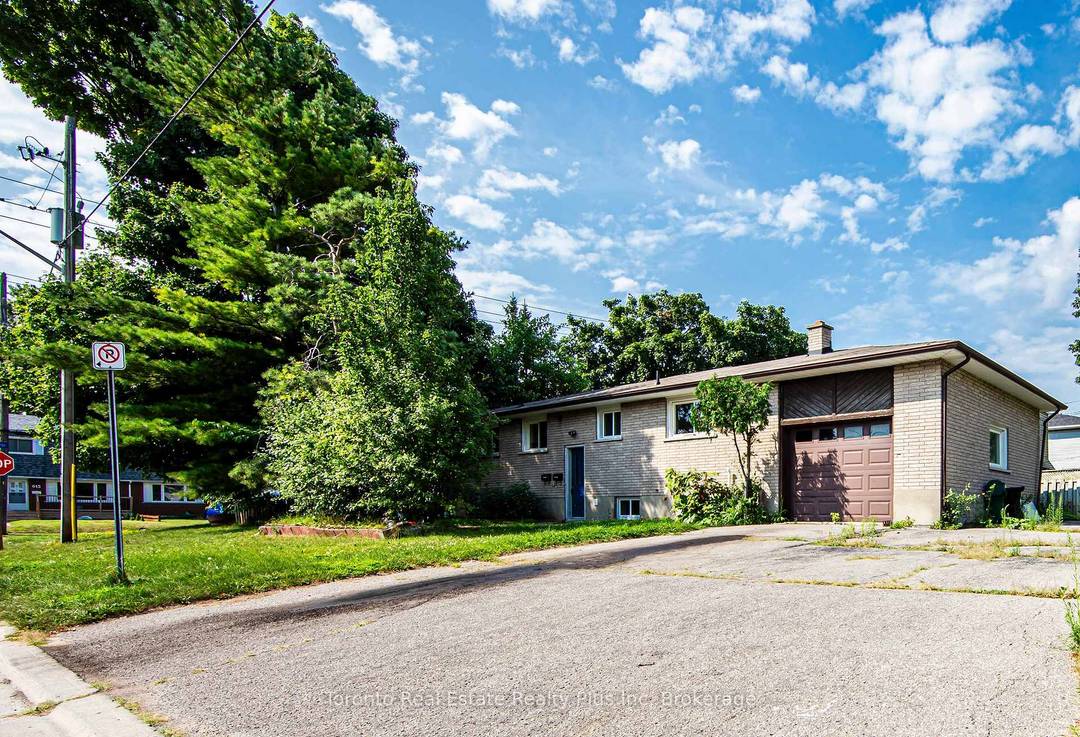 move in ready and recently renovated, this bright 3 bedroom offer comfortable main floor living with all bedrooms above grade, including a spacious primary bedroom.